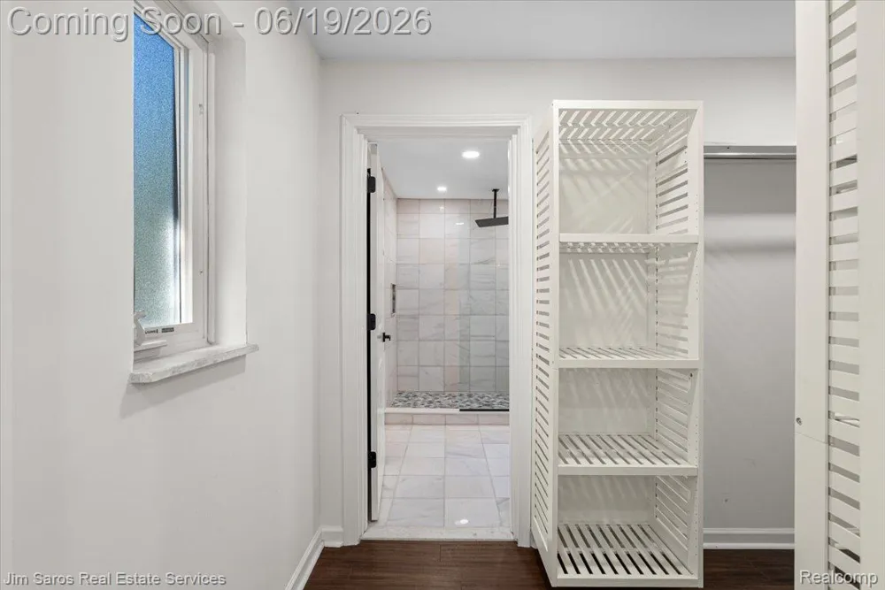 615 Lakepointe Street Grosse Pointe Park City, MI 48230