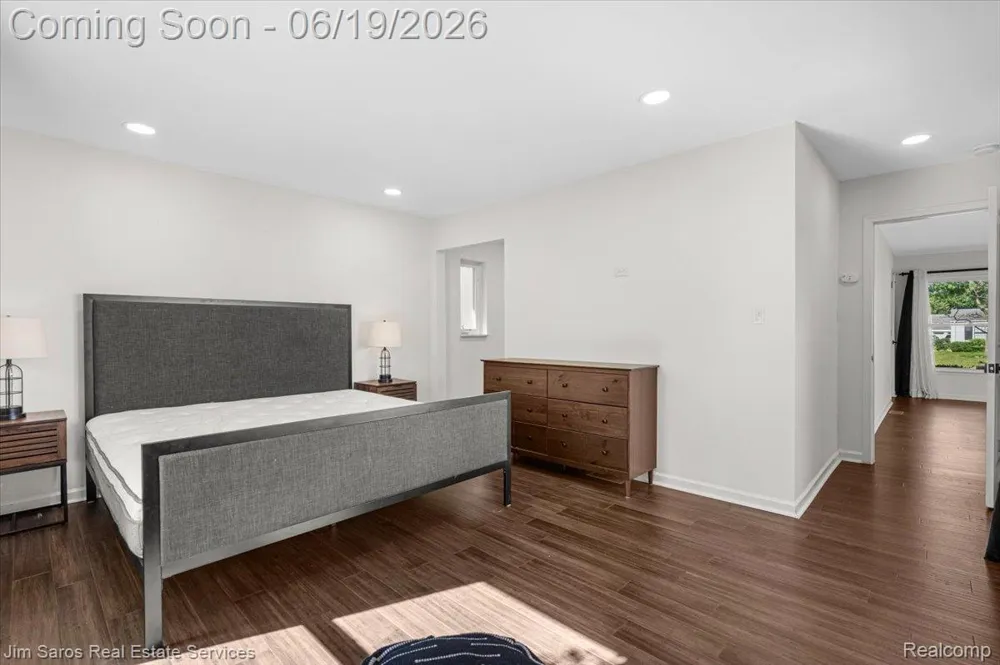 615 Lakepointe Street Grosse Pointe Park City, MI 48230