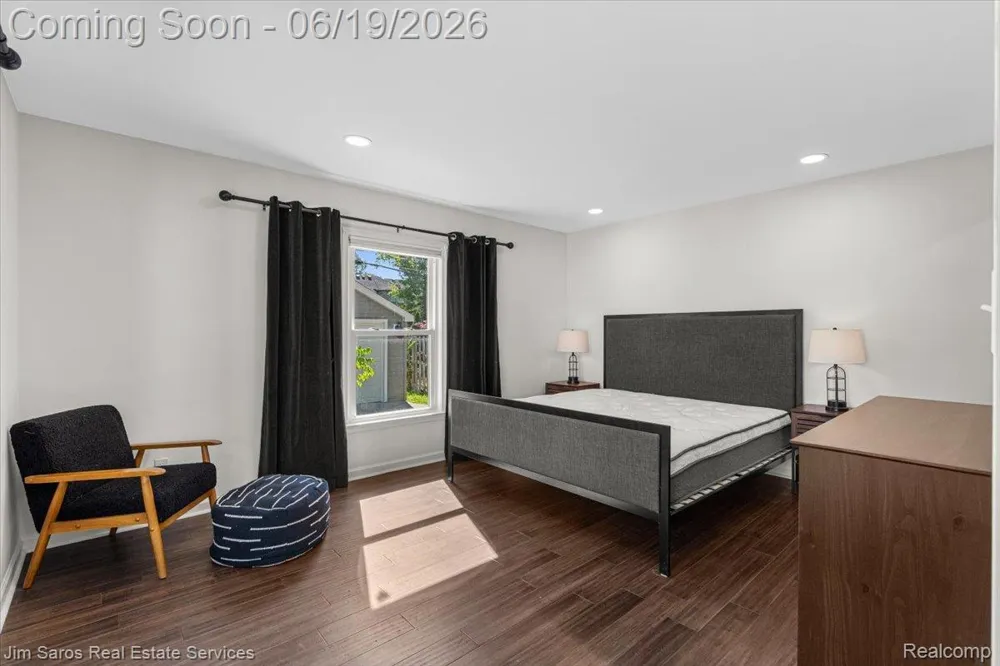 615 Lakepointe Street Grosse Pointe Park City, MI 48230