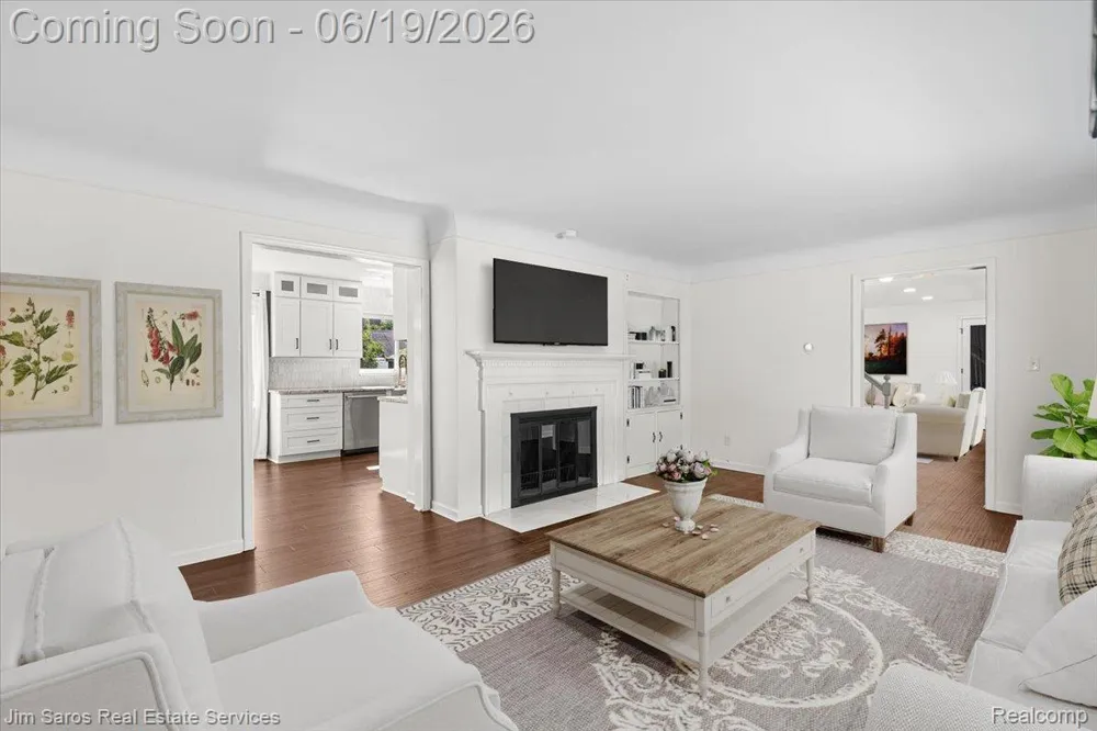 615 Lakepointe Street Grosse Pointe Park City, MI 48230