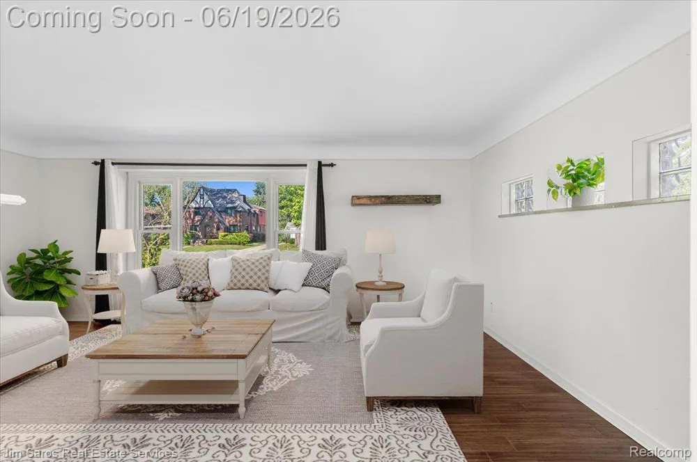 615 Lakepointe Street Grosse Pointe Park City, MI 48230