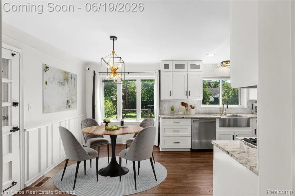 615 Lakepointe Street Grosse Pointe Park City, MI 48230