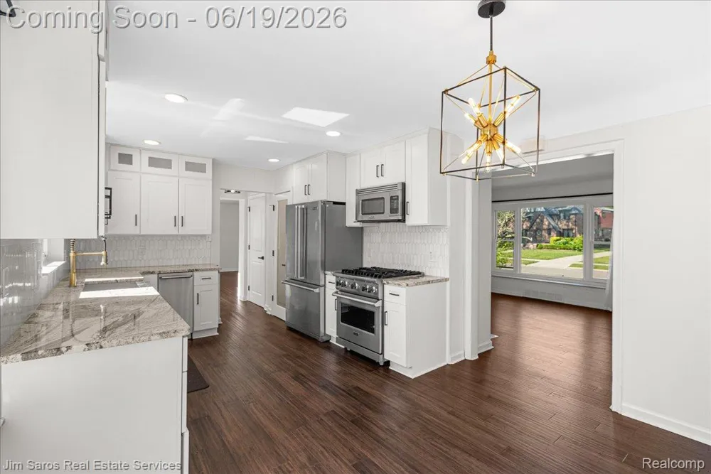 615 Lakepointe Street Grosse Pointe Park City, MI 48230