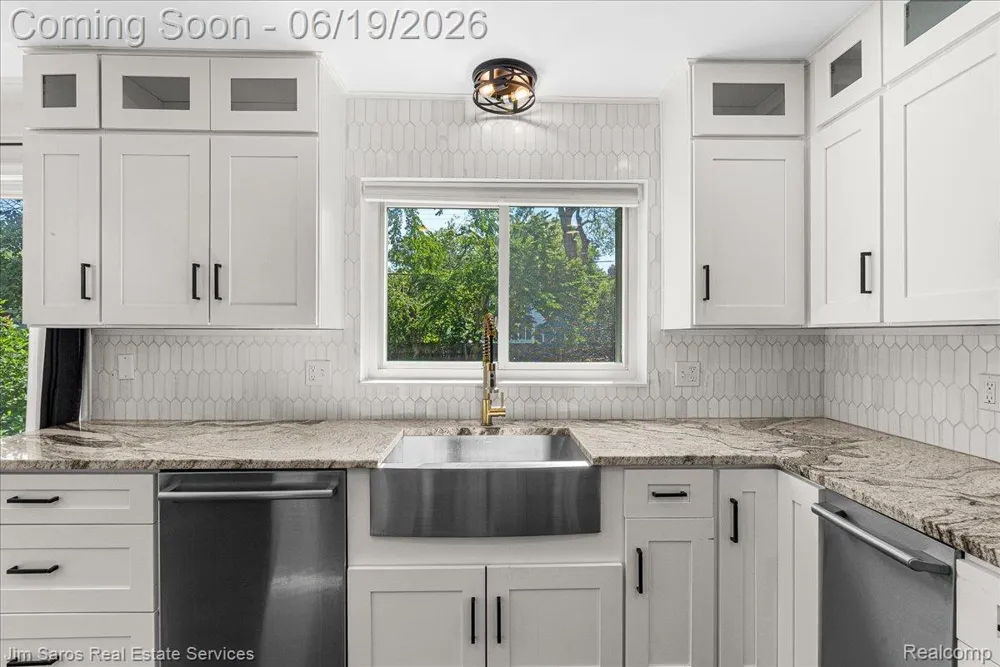 615 Lakepointe Street Grosse Pointe Park City, MI 48230