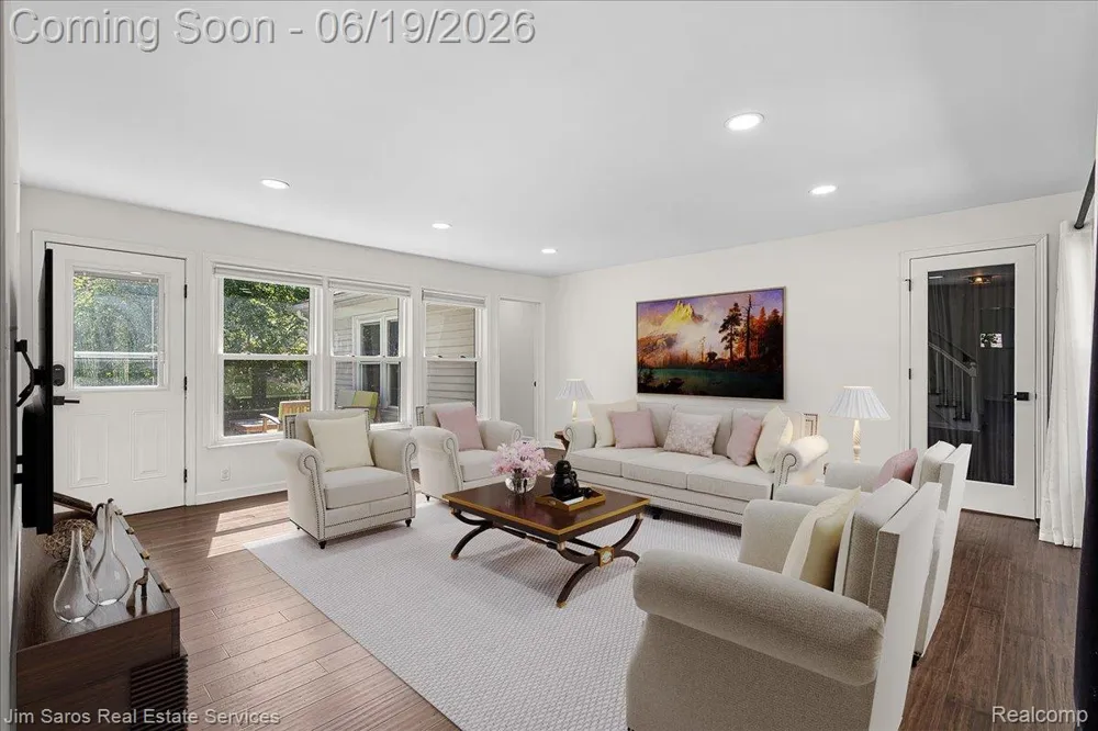 615 Lakepointe Street Grosse Pointe Park City, MI 48230