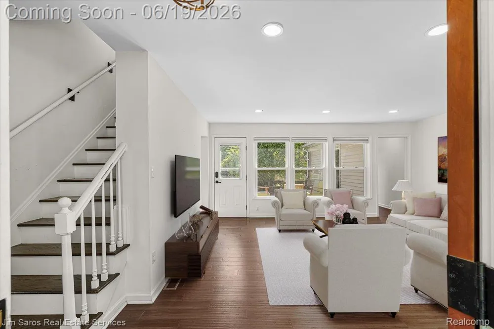 615 Lakepointe Street Grosse Pointe Park City, MI 48230