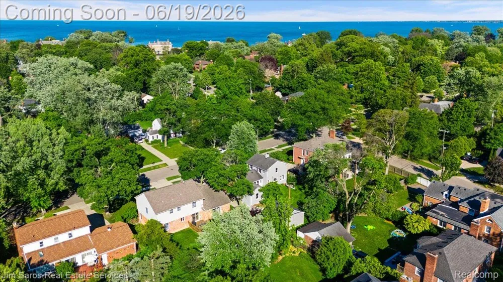 615 Lakepointe Street Grosse Pointe Park City, MI 48230