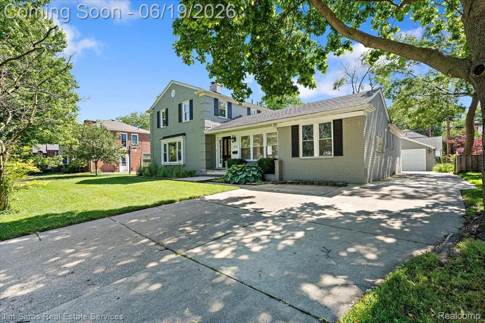 615 Lakepointe Street Grosse Pointe Park City, MI 48230