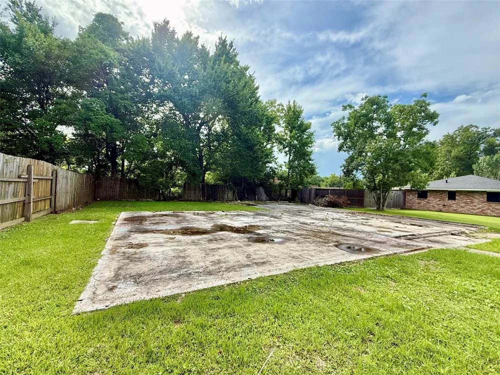 320 Hebert Street Vidor, TX 77662