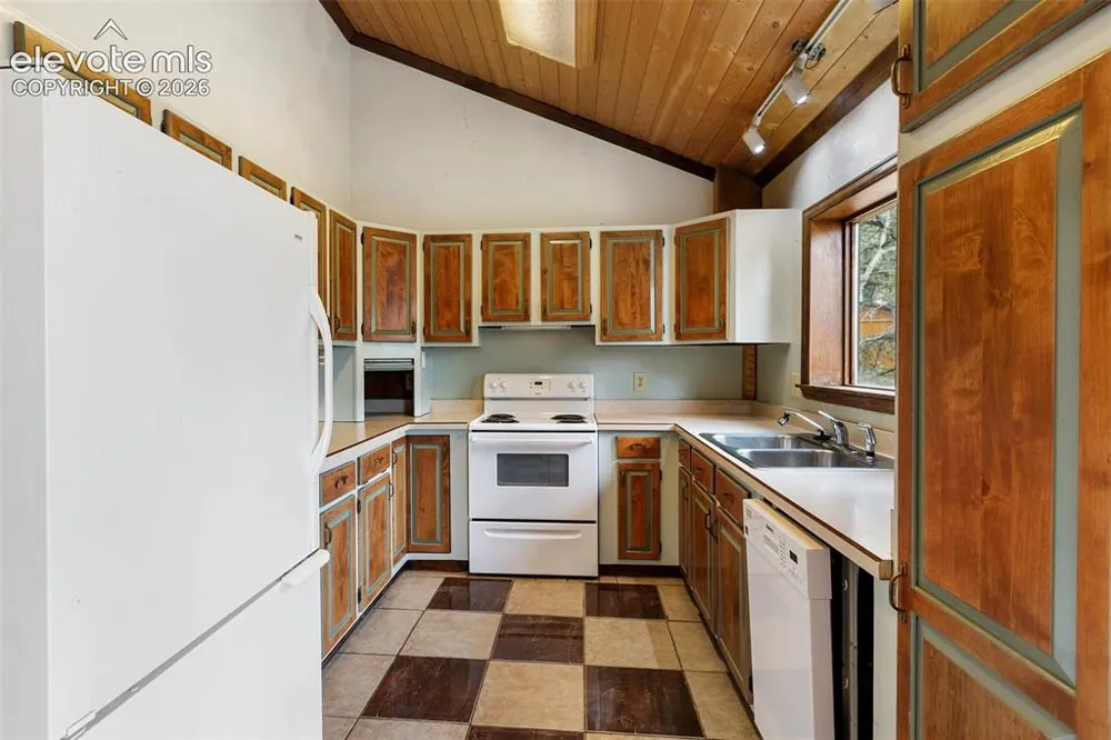 124 Cradle Lake Drive Divide, CO 80814