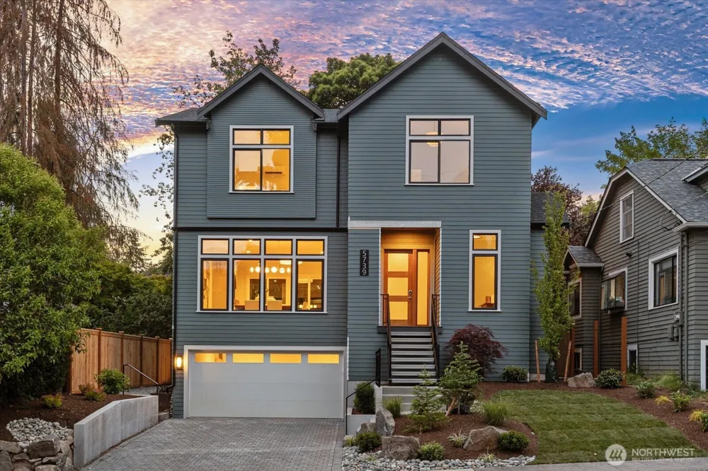 5739 25th Avenue NE Seattle, WA 98105