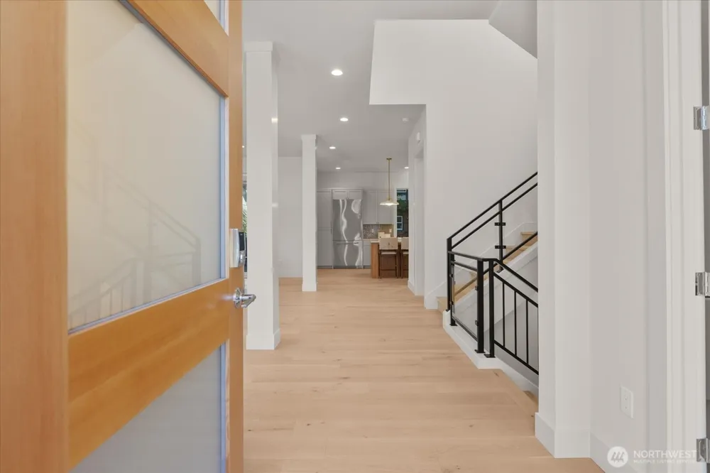 5739 25th Avenue NE Seattle, WA 98105