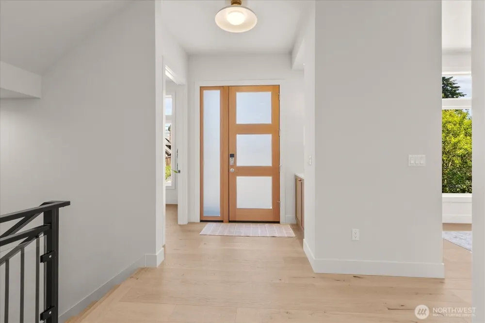 5739 25th Avenue NE Seattle, WA 98105