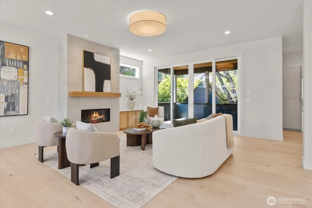 5739 25th Avenue NE Seattle, WA 98105