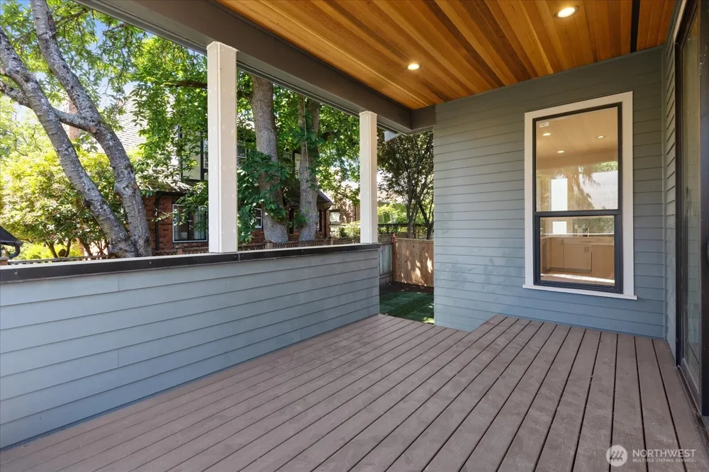 5739 25th Avenue NE Seattle, WA 98105