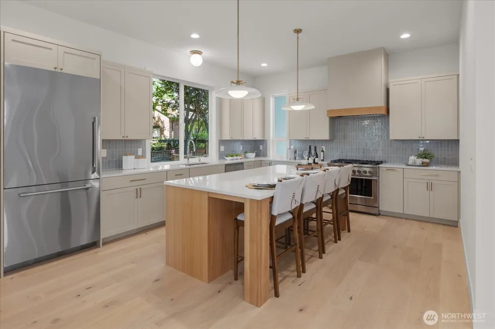 5739 25th Avenue NE Seattle, WA 98105