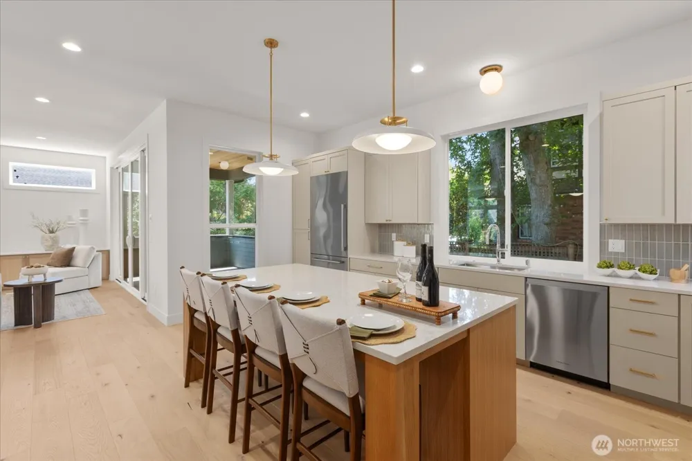 5739 25th Avenue NE Seattle, WA 98105
