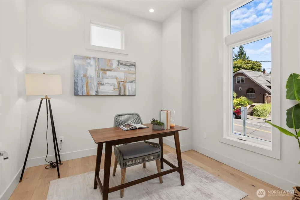 5739 25th Avenue NE Seattle, WA 98105