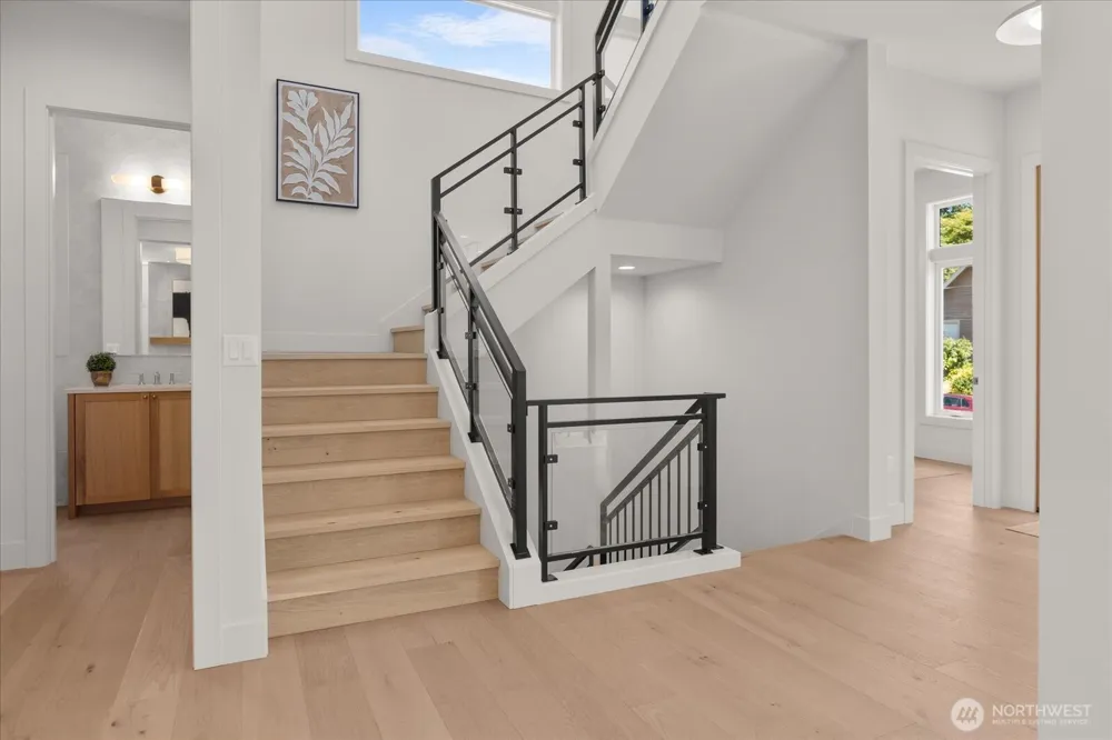 5739 25th Avenue NE Seattle, WA 98105