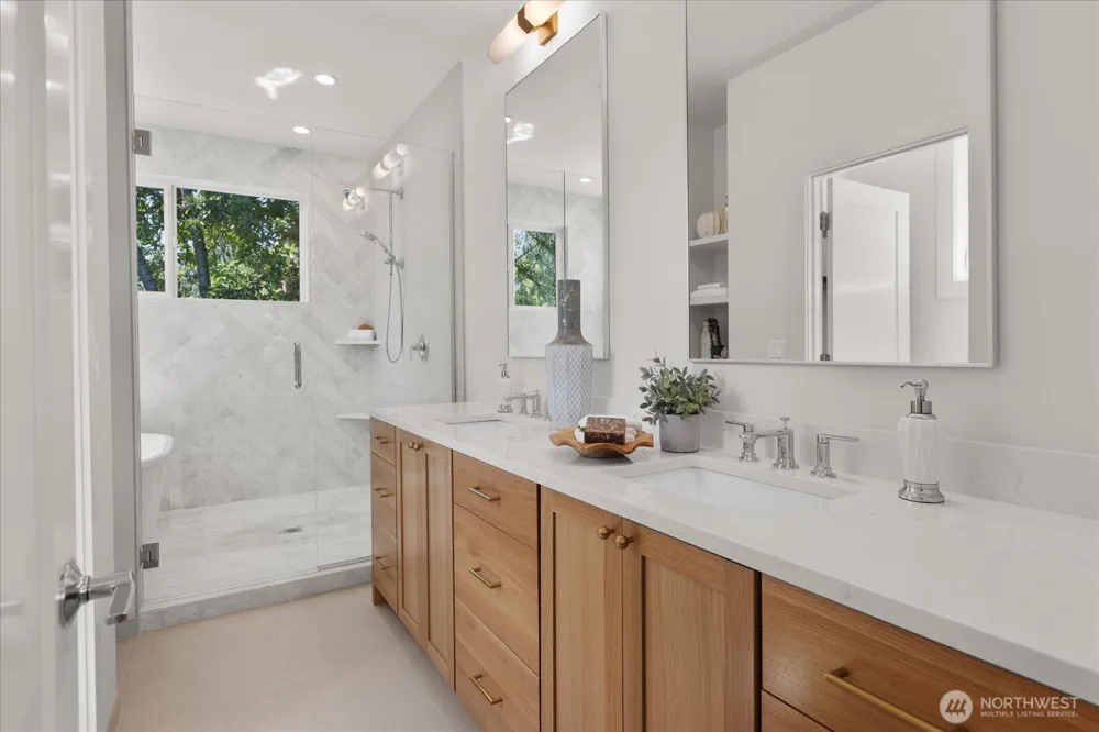 5739 25th Avenue NE Seattle, WA 98105