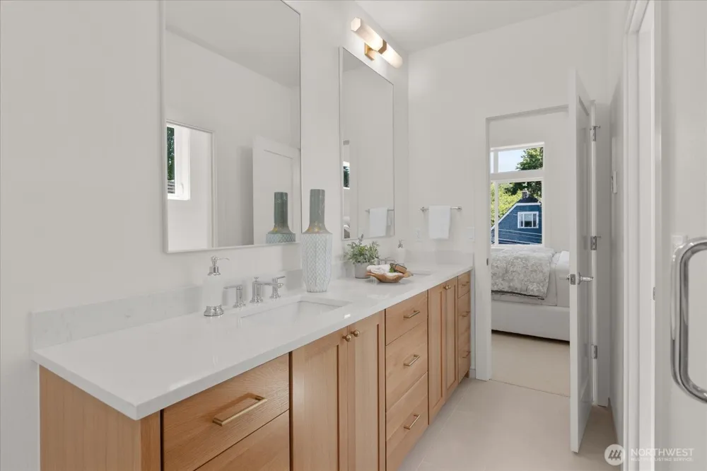 5739 25th Avenue NE Seattle, WA 98105