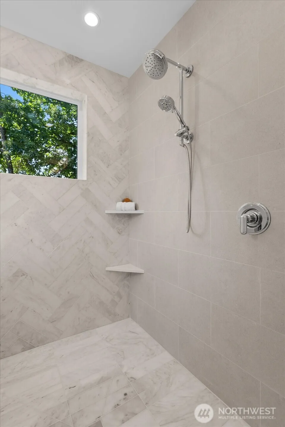 5739 25th Avenue NE Seattle, WA 98105