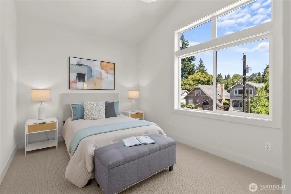 5739 25th Avenue NE Seattle, WA 98105