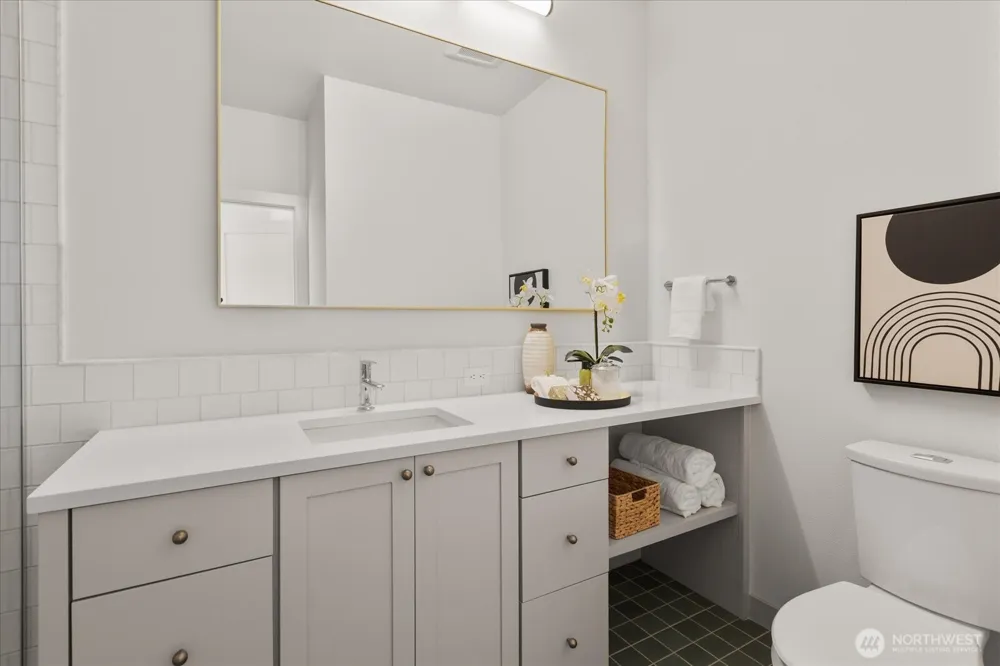 5739 25th Avenue NE Seattle, WA 98105