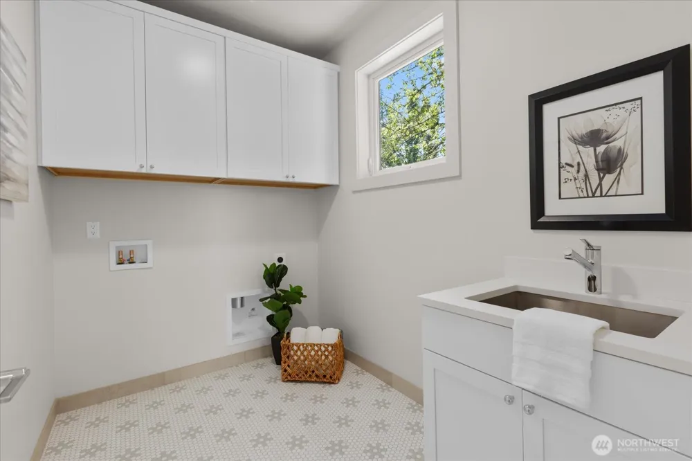 5739 25th Avenue NE Seattle, WA 98105