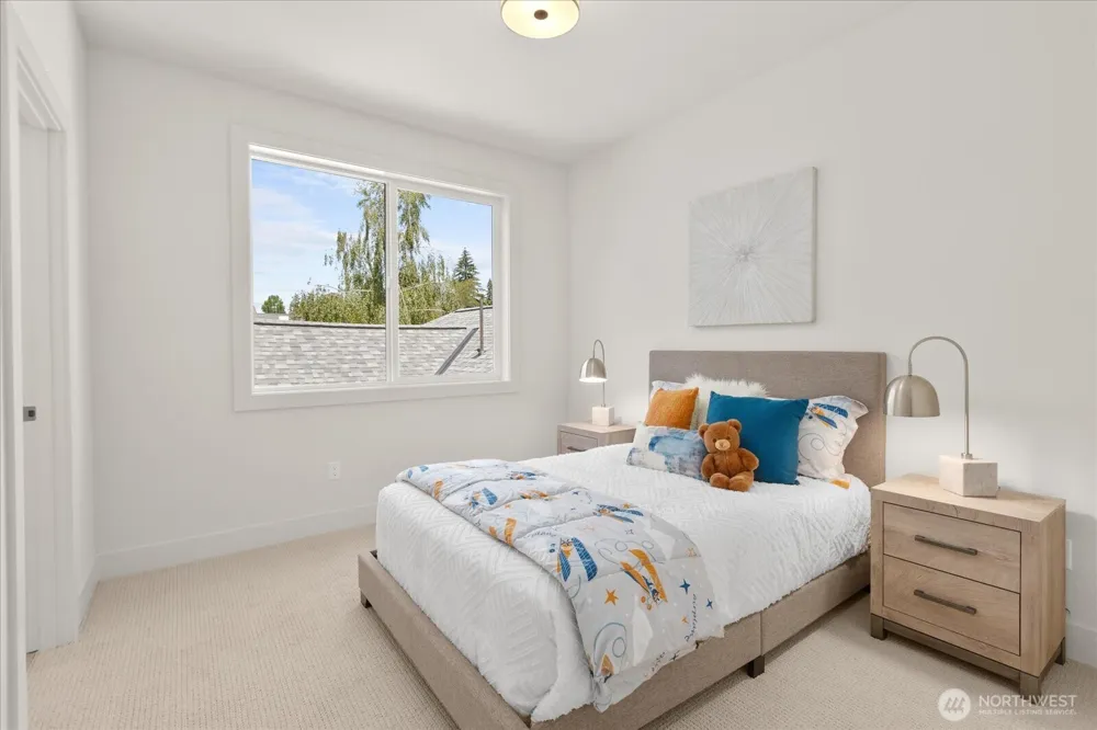 5739 25th Avenue NE Seattle, WA 98105