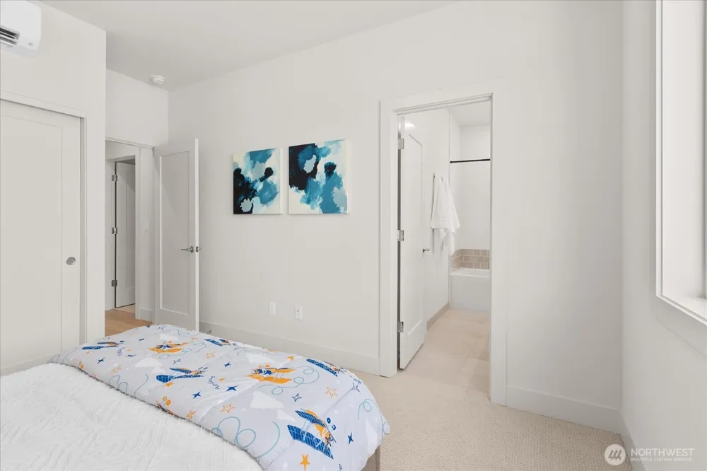 5739 25th Avenue NE Seattle, WA 98105
