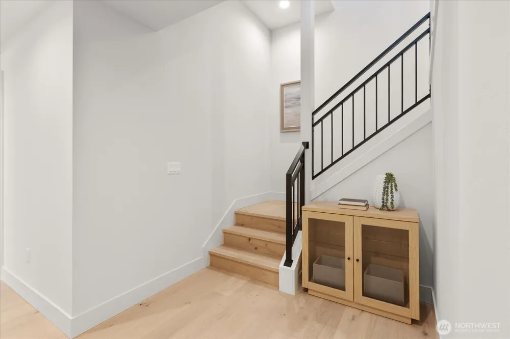 5739 25th Avenue NE Seattle, WA 98105