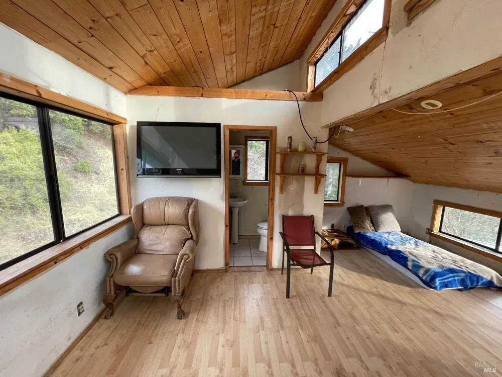 7601 Simmerly Road Laytonville, CA 95454