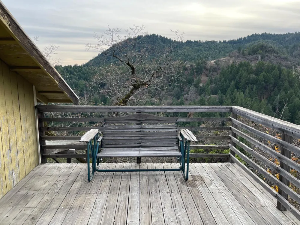 7601 Simmerly Road Laytonville, CA 95454