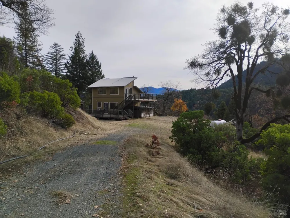 7601 Simmerly Road Laytonville, CA 95454