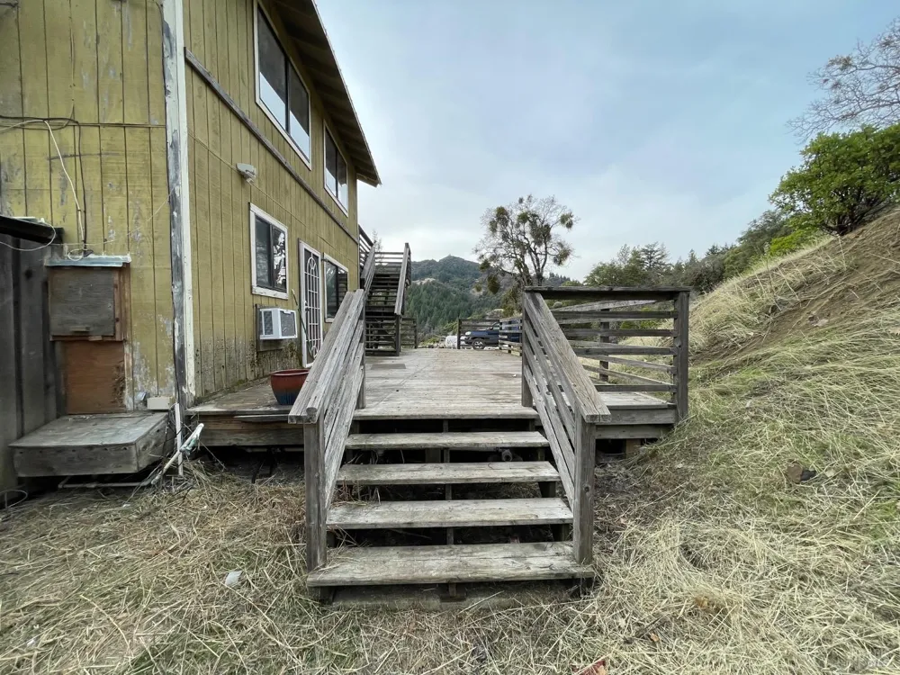 7601 Simmerly Road Laytonville, CA 95454