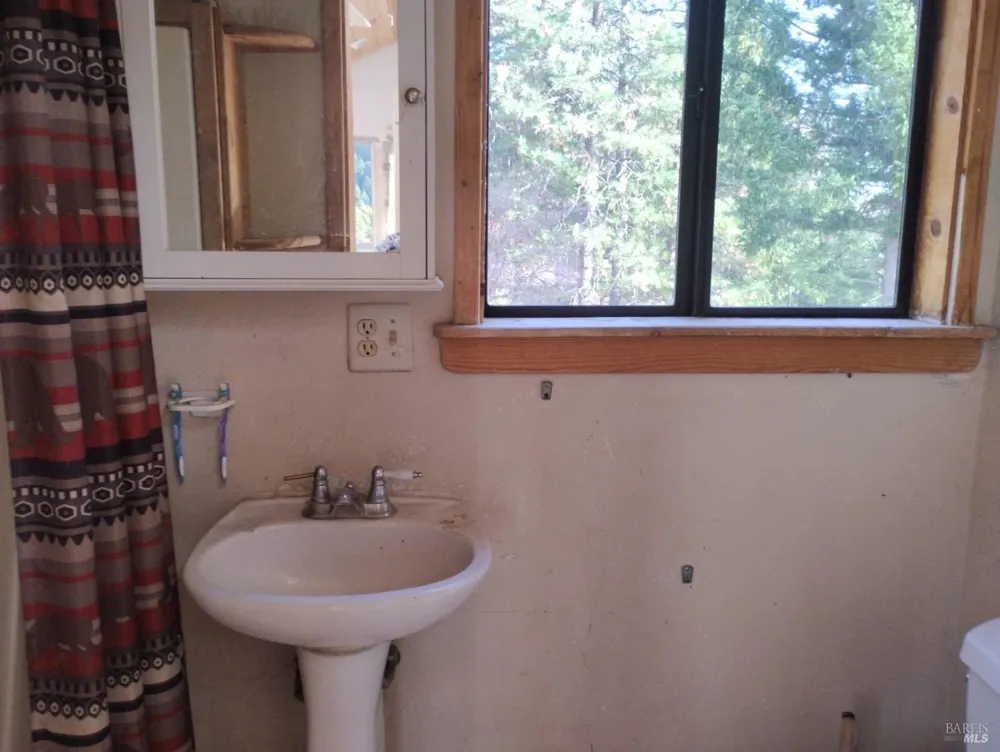 7601 Simmerly Road Laytonville, CA 95454