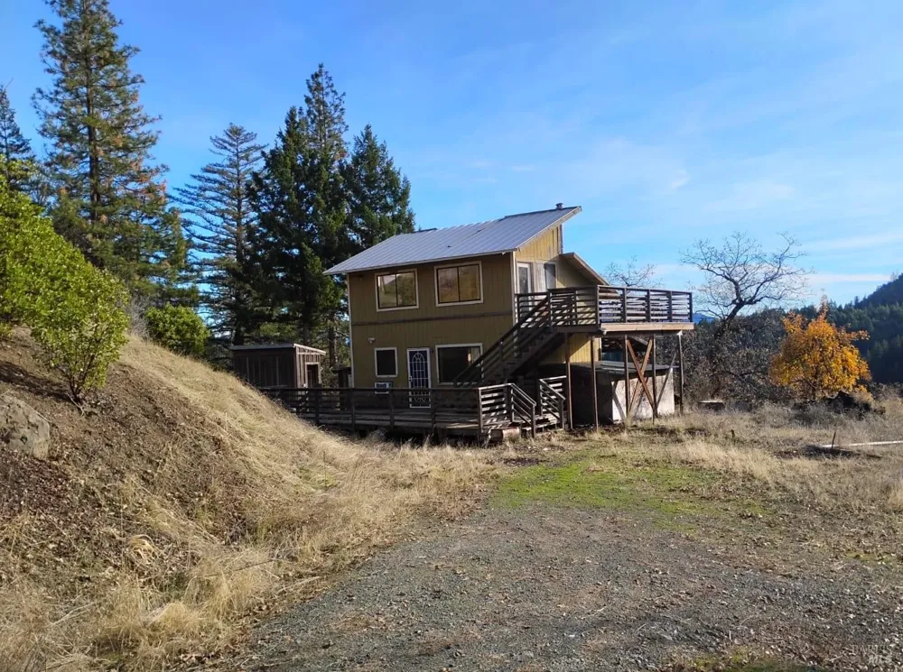 7601 Simmerly Road Laytonville, CA 95454