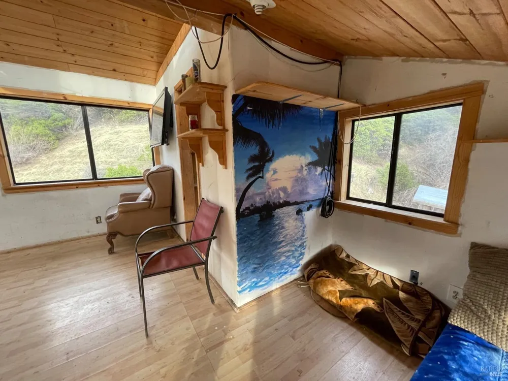 7601 Simmerly Road Laytonville, CA 95454