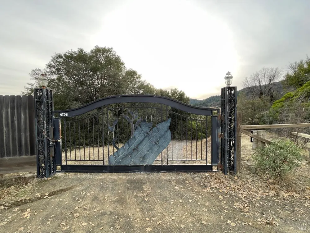 7601 Simmerly Road Laytonville, CA 95454