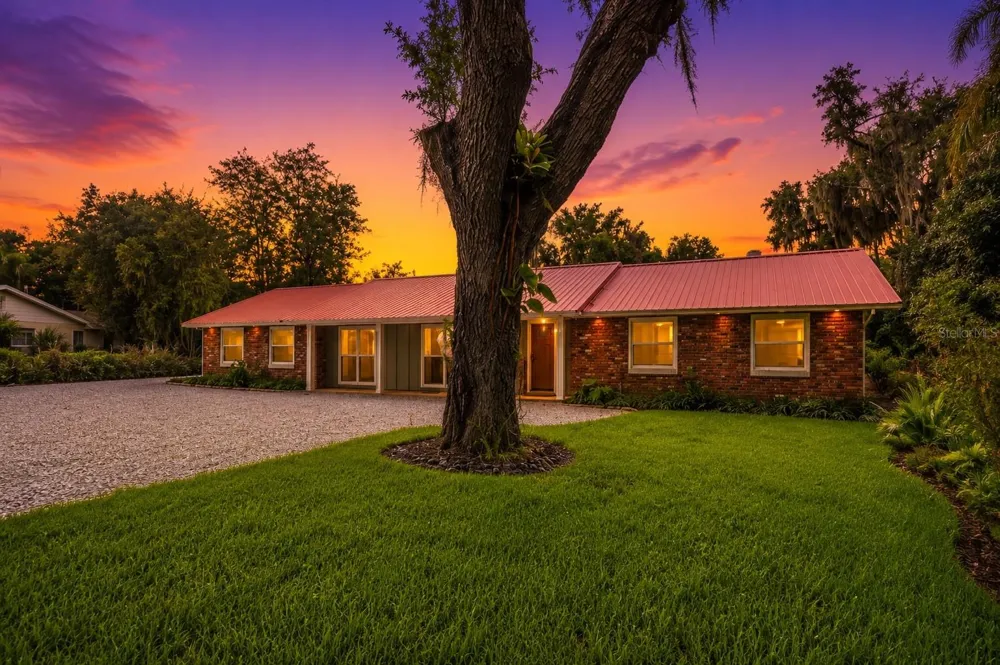 2072 LAKE ARIANA BOULEVARD Auburndale, FL 33823