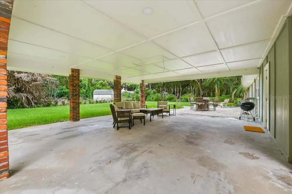 2072 LAKE ARIANA BOULEVARD Auburndale, FL 33823