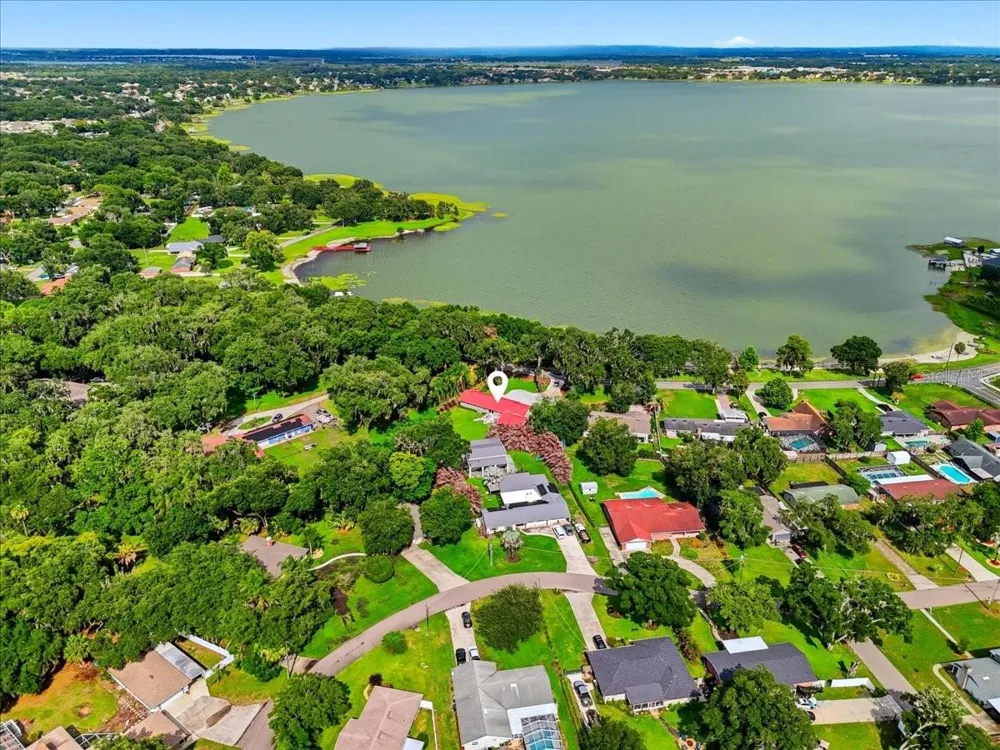 2072 LAKE ARIANA BOULEVARD Auburndale, FL 33823