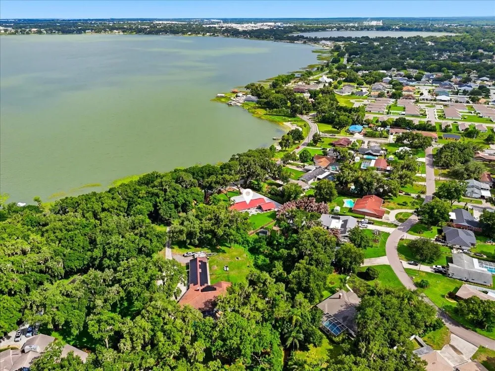2072 LAKE ARIANA BOULEVARD Auburndale, FL 33823