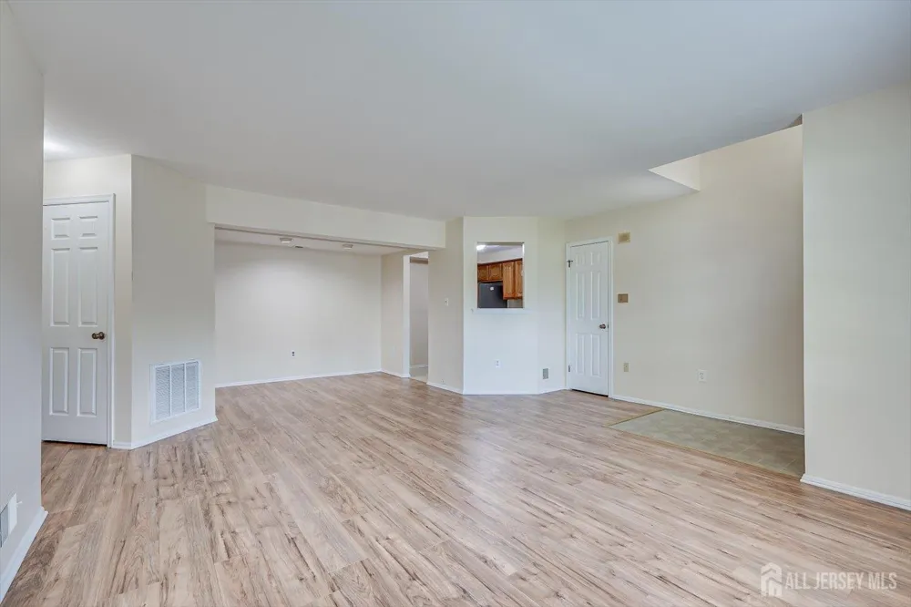 906 Montague Avenue Iselin, NJ 08830