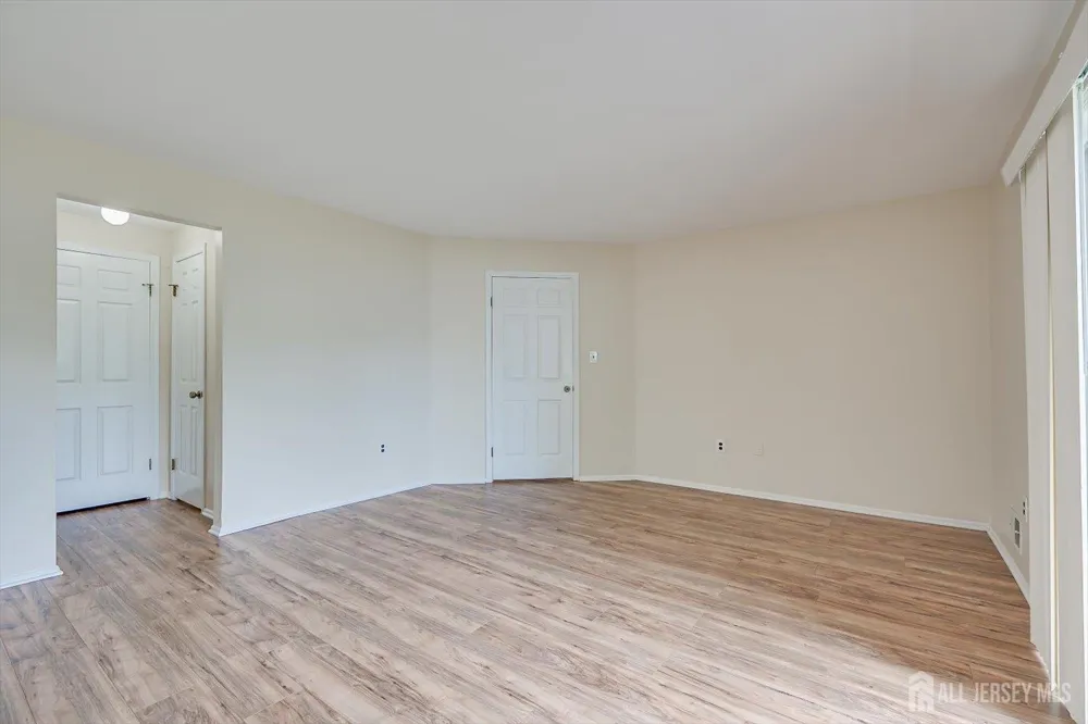 906 Montague Avenue Iselin, NJ 08830