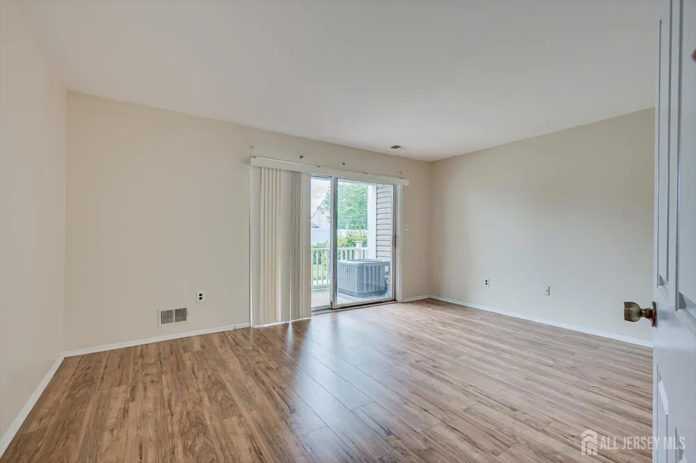 906 Montague Avenue Iselin, NJ 08830