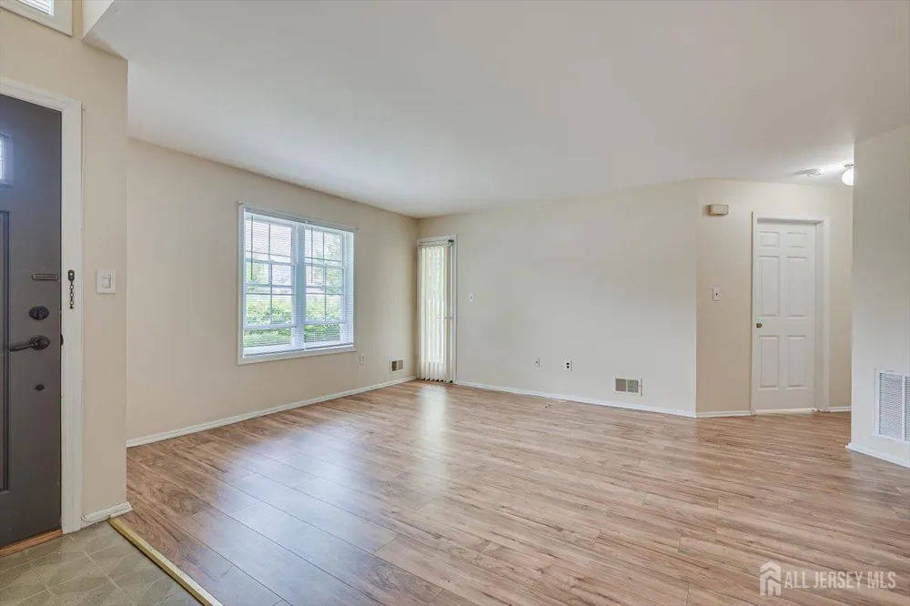 906 Montague Avenue Iselin, NJ 08830