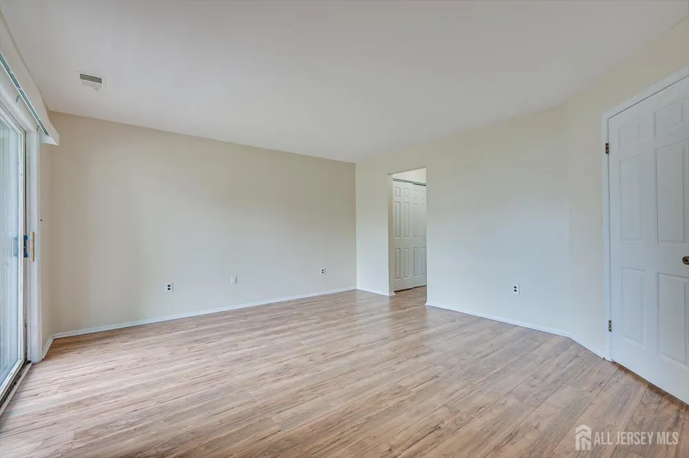 906 Montague Avenue Iselin, NJ 08830