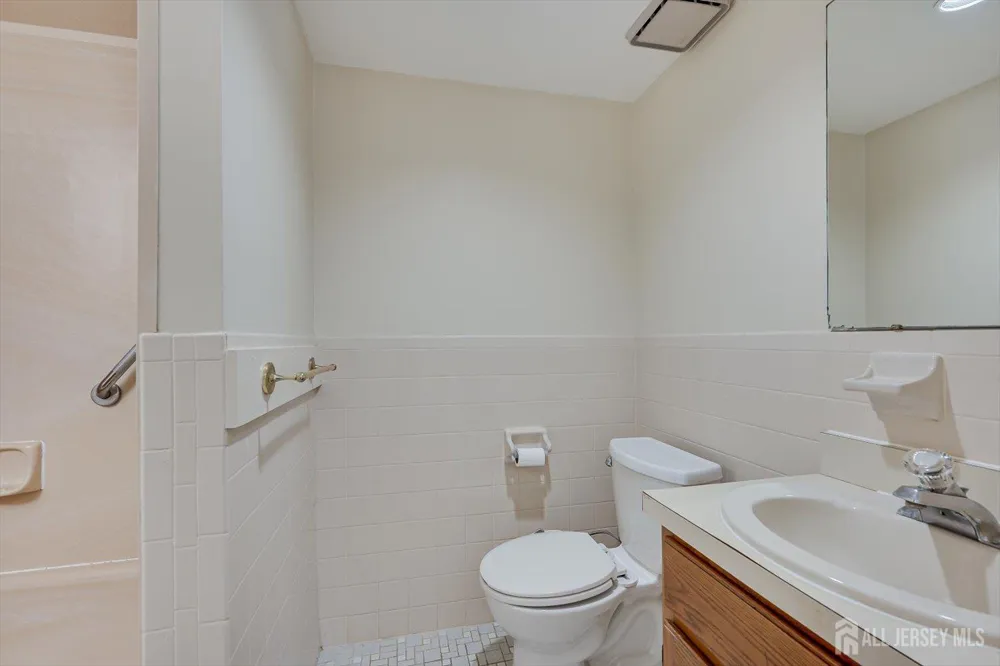 906 Montague Avenue Iselin, NJ 08830